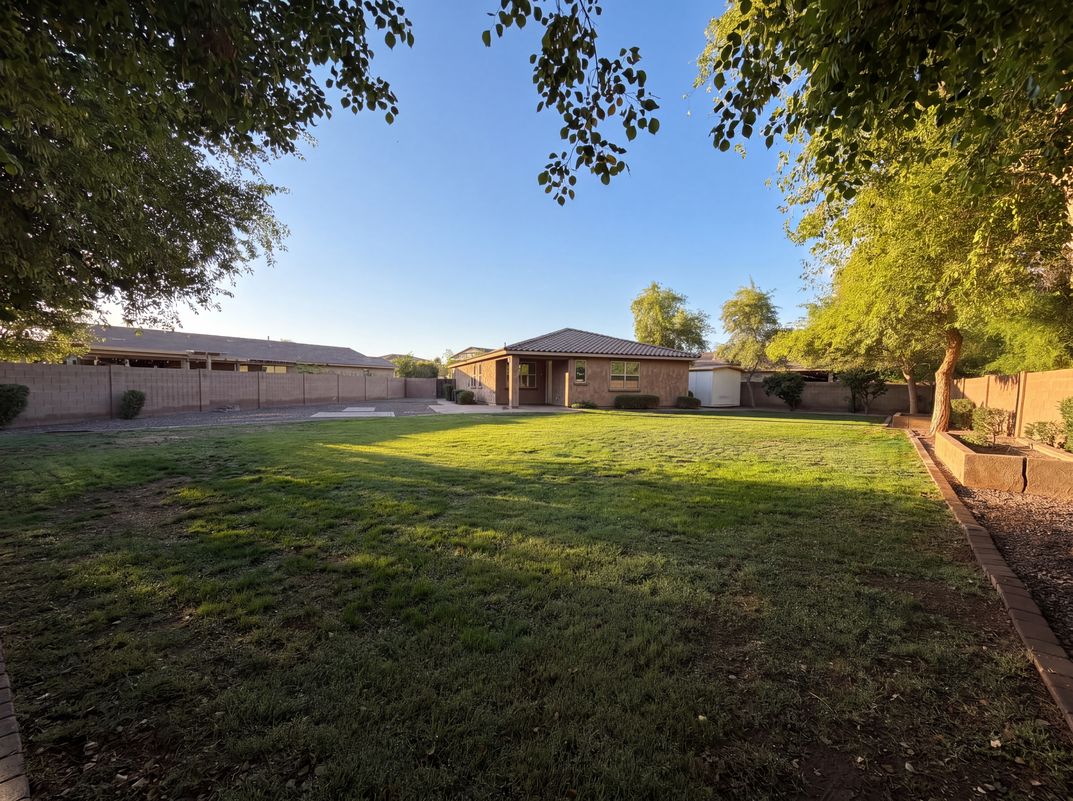 Photo 7 of 23 of 112 E Bernie Ln, Gilbert, AZ