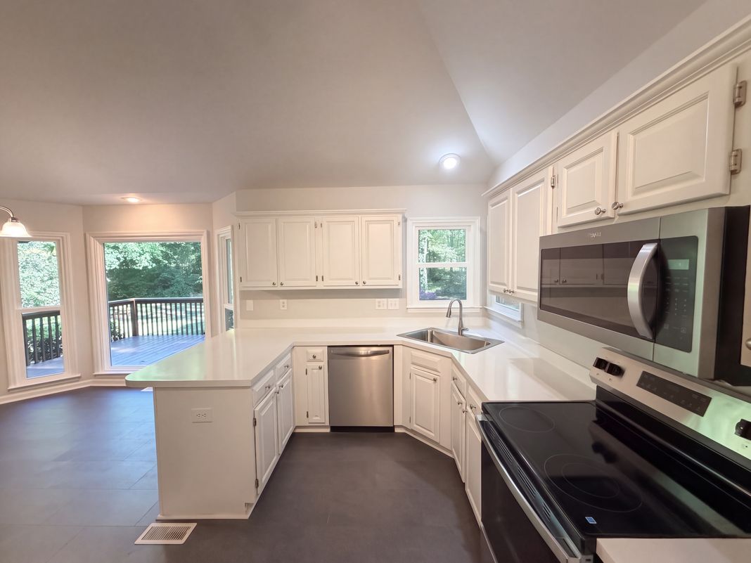 Property photo 2 of 1104 Thoroughbred Pl NW