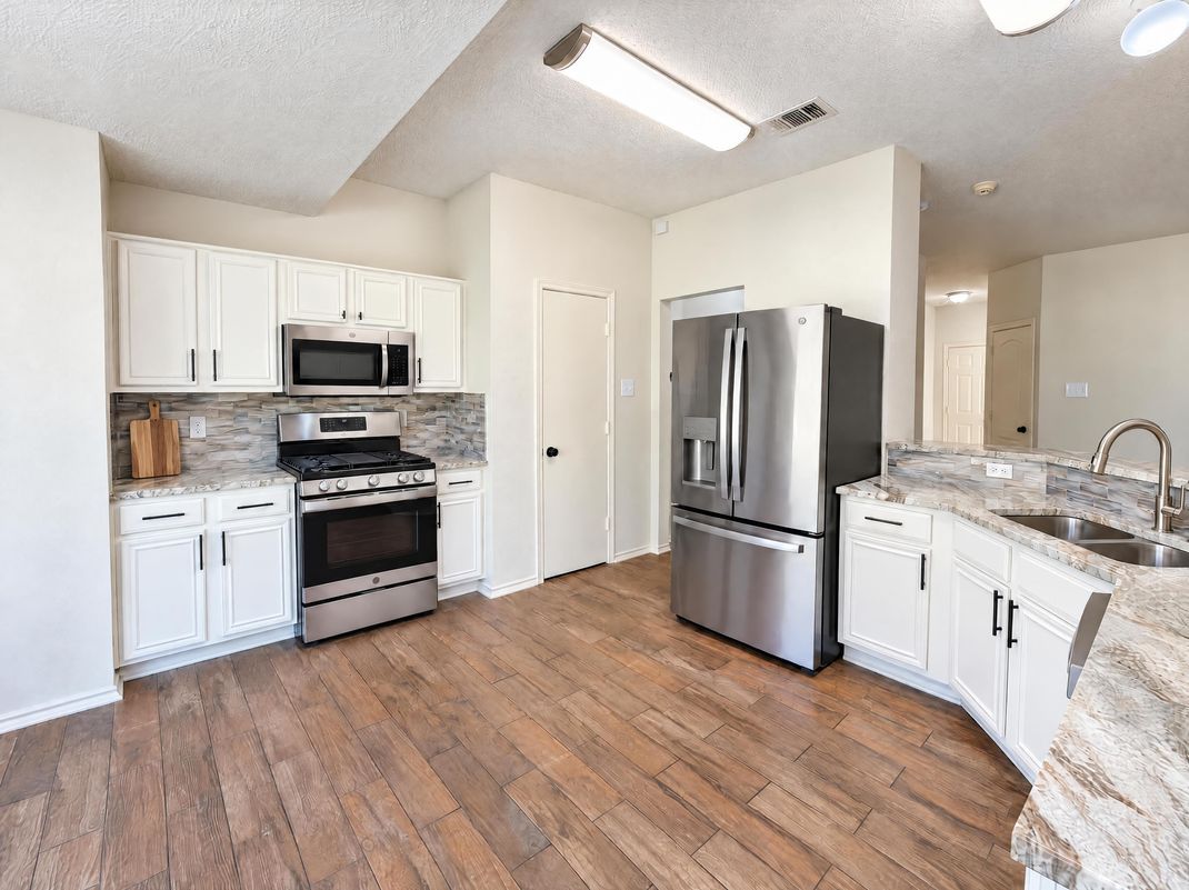 Property photo 3 of 4541 Crystal Ln