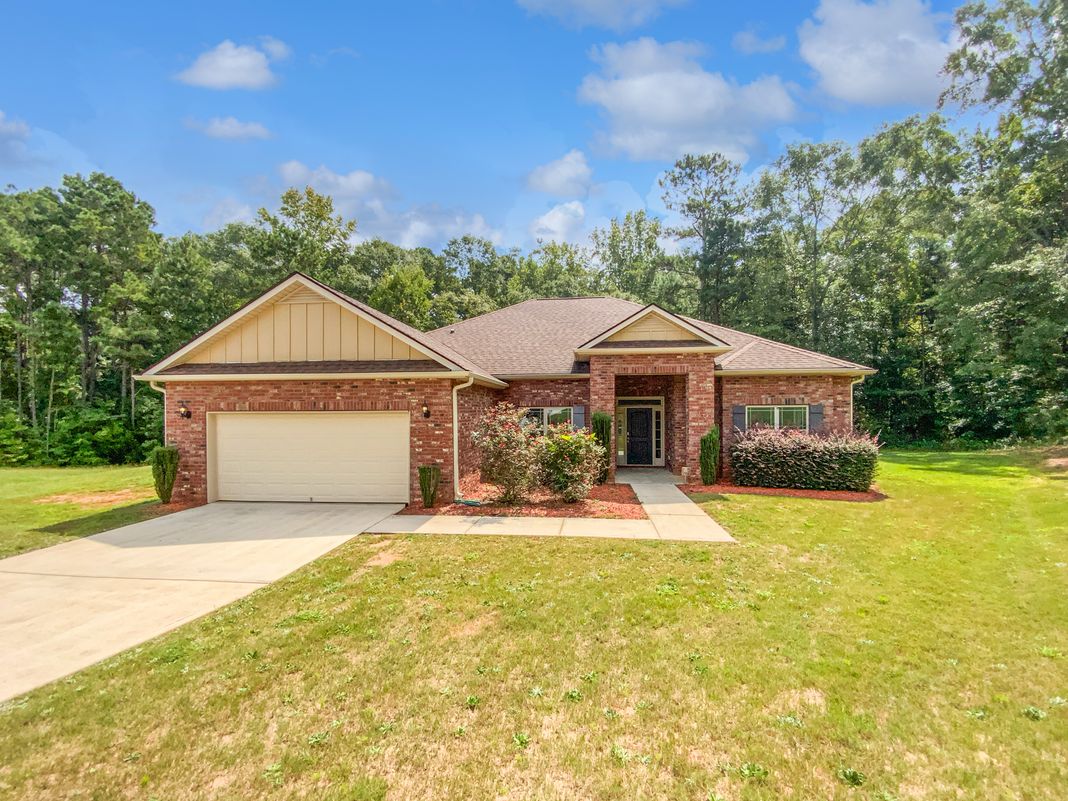 Property photo 1 of 1037 Yorkshire Dr
