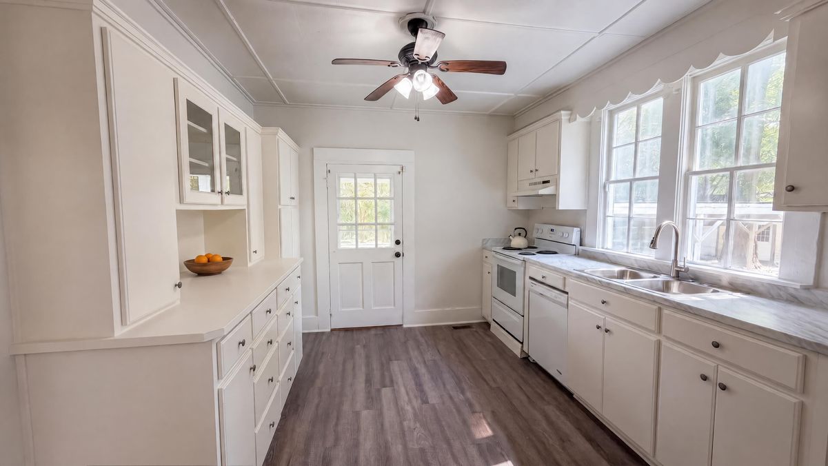 Property photo 2 of 289 Almon Rd