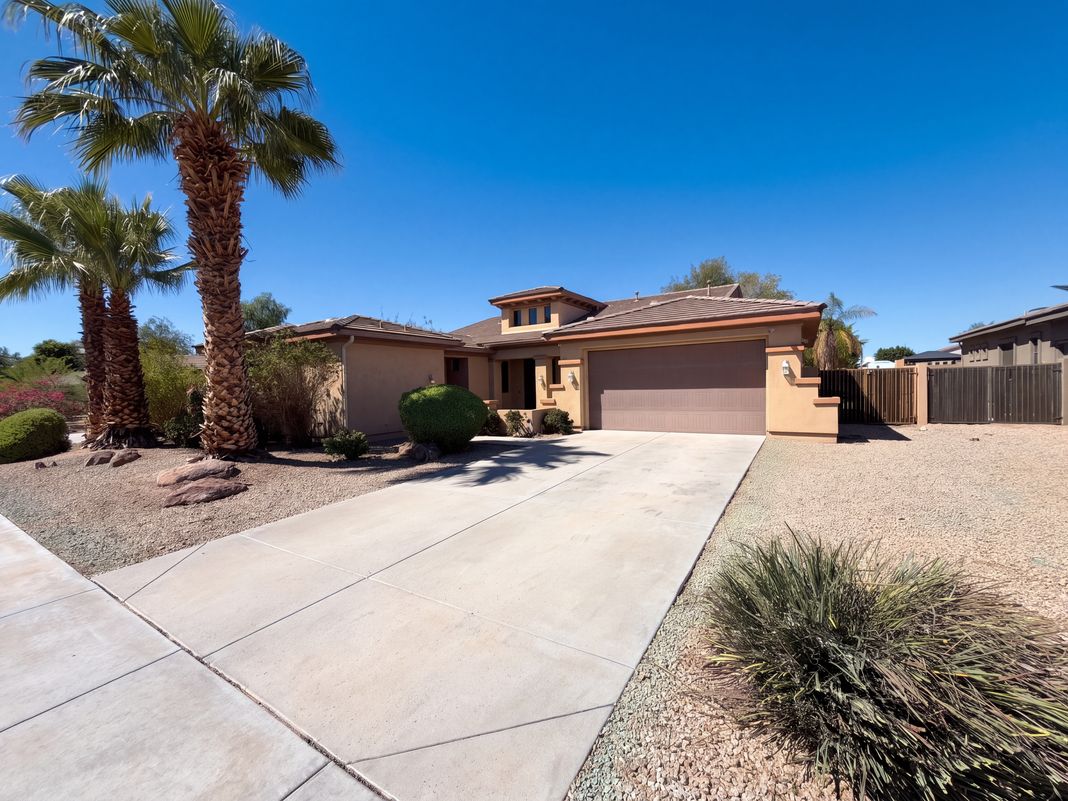 Property photo 1 of 16148 W Glenrosa Ave