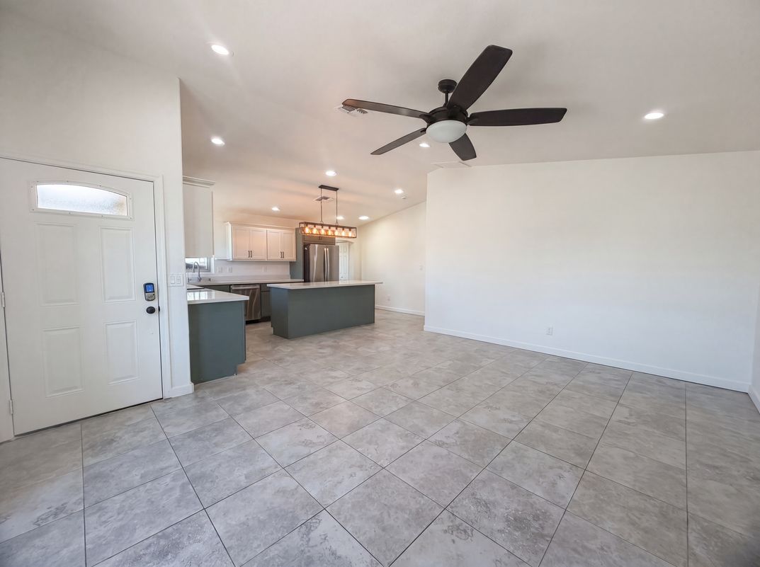 Property photo 3 of 11031 E Vine Ave