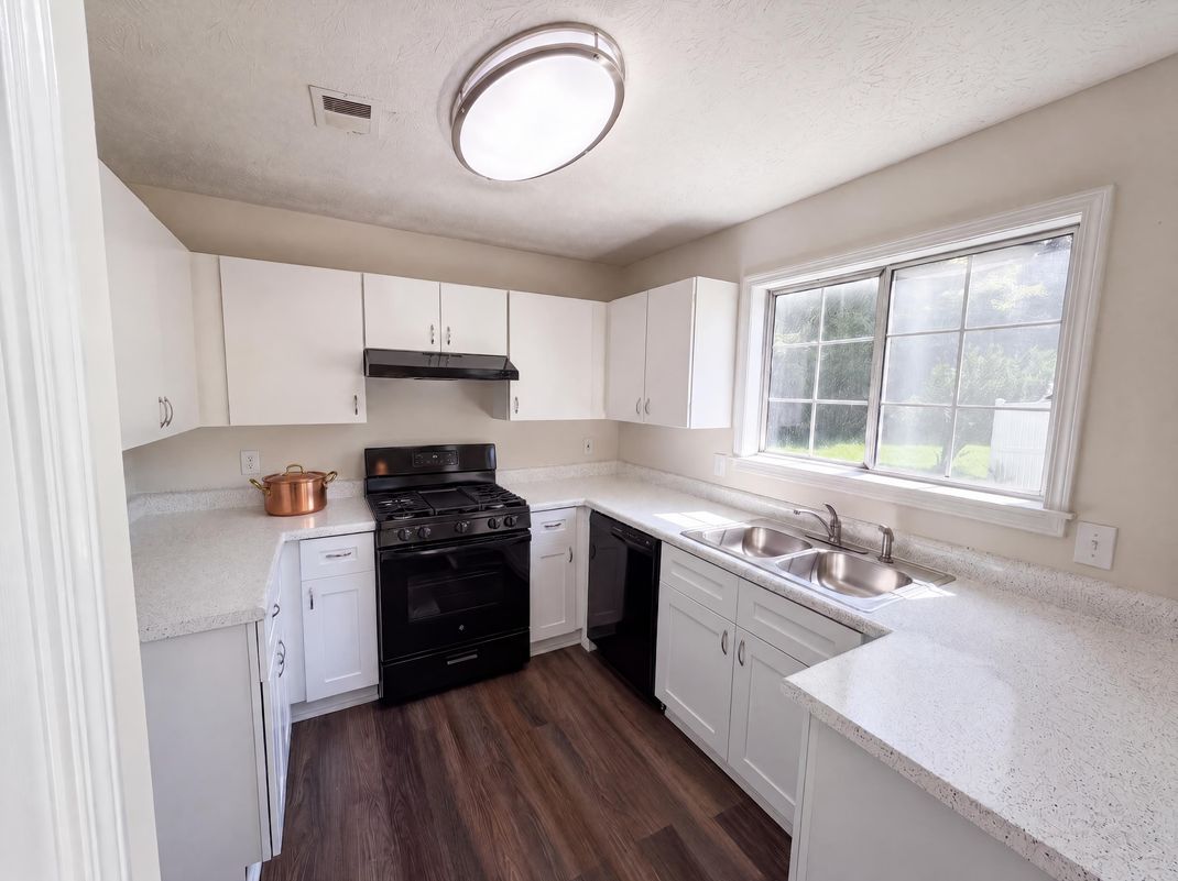 Property photo 2 of 1337 Parkside Club Dr