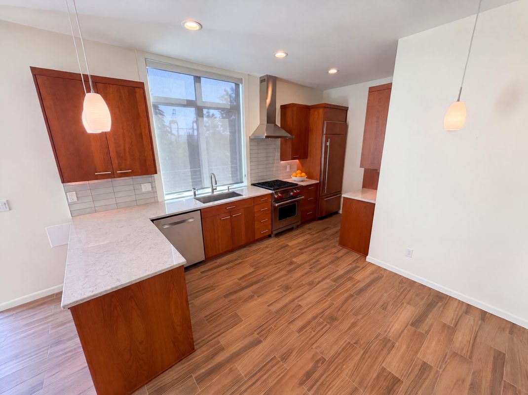 Property photo 2 of 3009 Harbor Ave SW