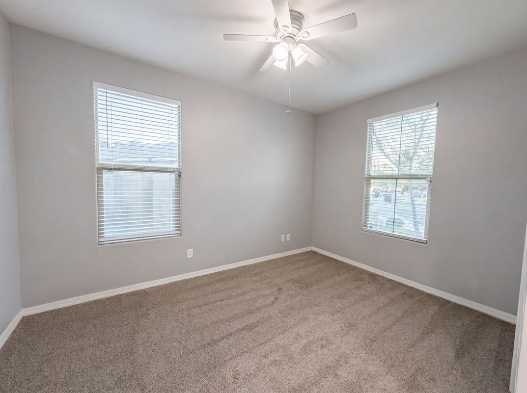 Photo 12 of 23 of 112 E Bernie Ln, Gilbert, AZ
