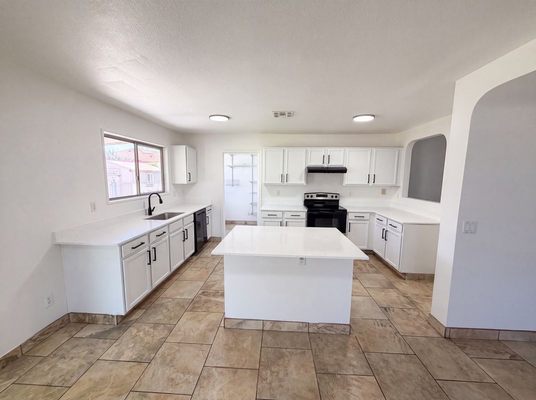 Property photo 2 of 5596 W Cortaro Crossing Dr