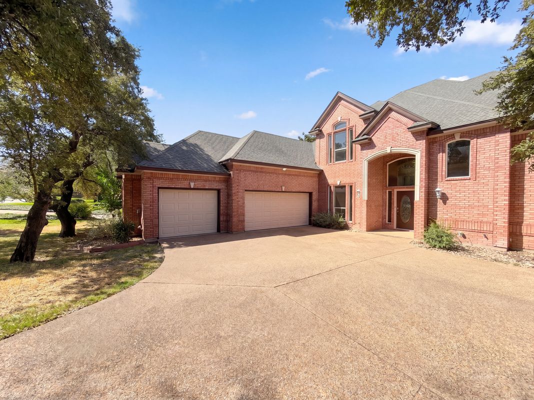 Property photo 1 of 9313 Dosier Cv W