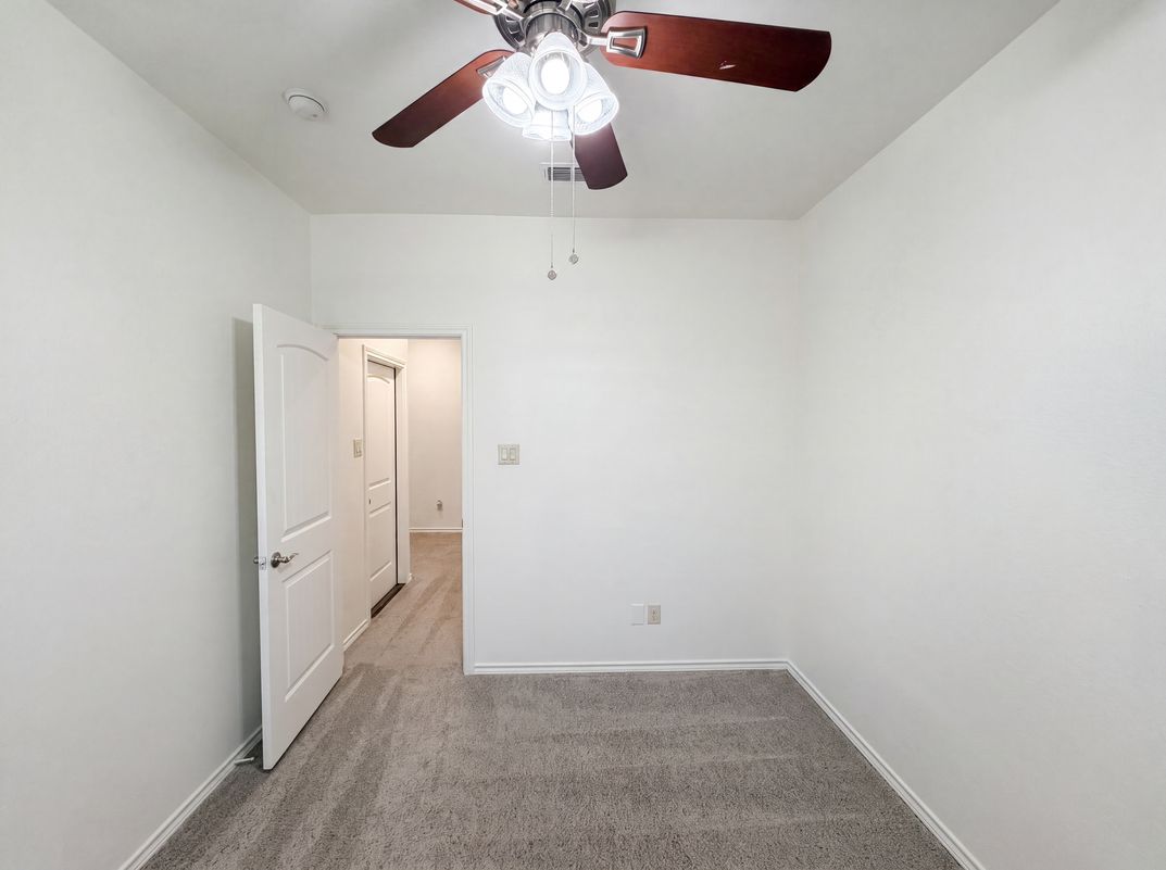 Photo 17 of 20 of 1108 Edgewater Dr, Azle, TX