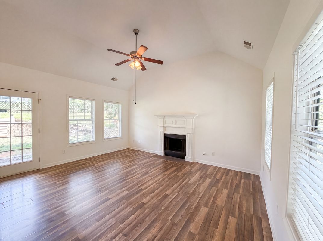 Property photo 3 of 3912 McGuire Way NW