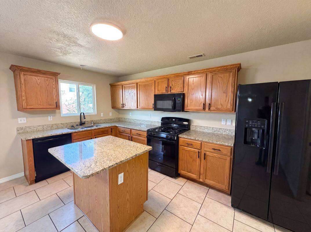 Property photo 2 of 1309 Spruce Meadows Dr NE