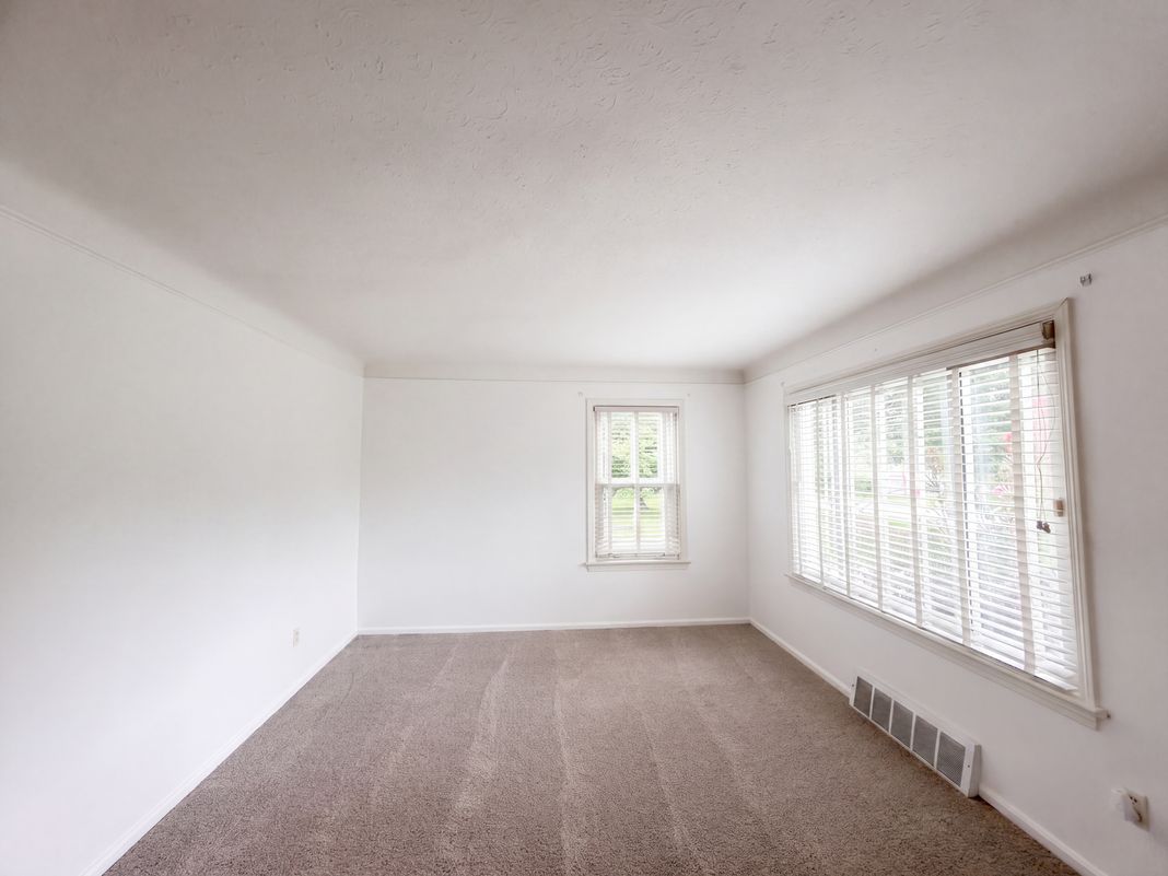 Property photo 3 of 6652 Oakwood Dr