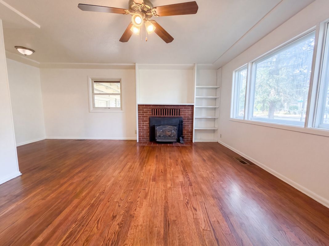 Property photo 3 of 11500 SE Hawthorne St