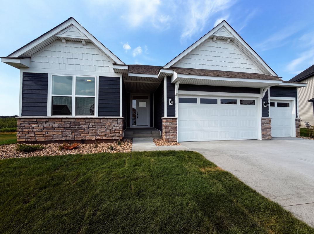 Property photo 1 of 851 Londonderry Ln NW