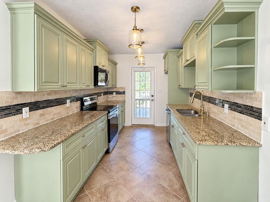 Property photo 3 of 1876 Camellia Dr