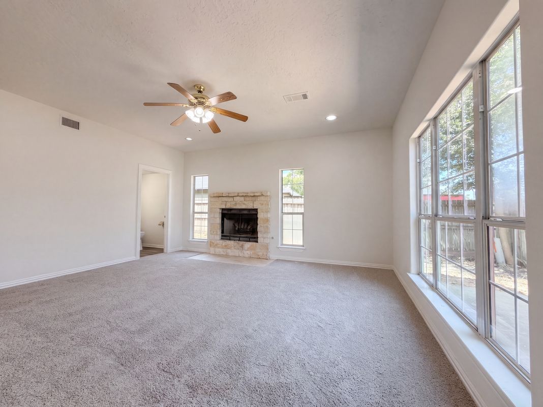 Property photo 3 of 107 S Creek Dr
