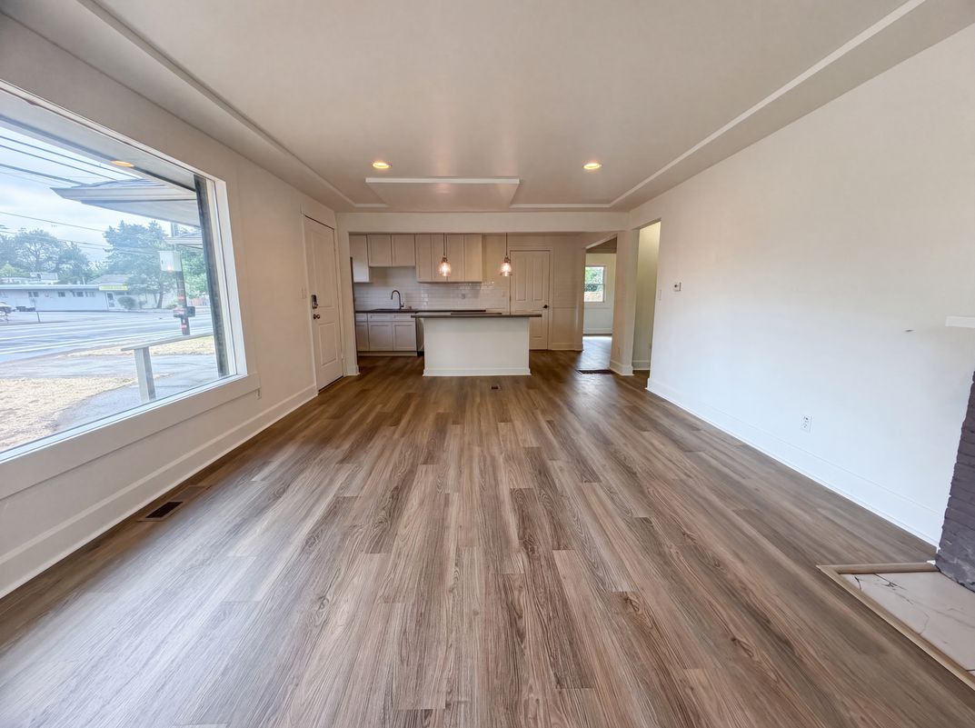 Property photo 3 of 11650 NE Glisan St