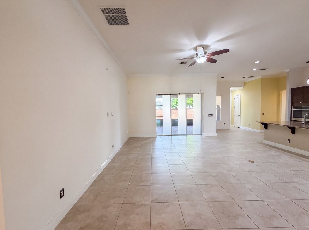 Property photo 3 of 918 Blackthorn Dr