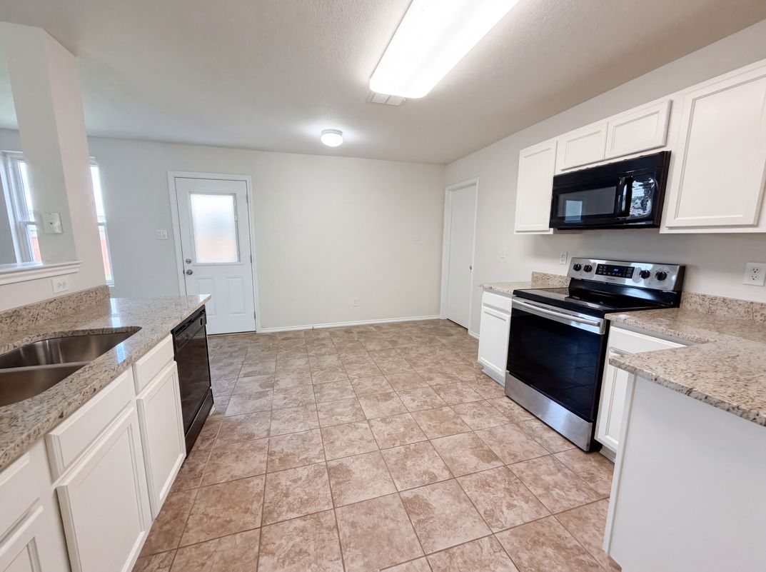 Photo 10 of 23 of 2904 Lake Vista Dr, Wylie, TX