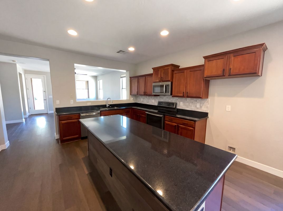 Property photo 2 of 4648 S Twinleaf Dr