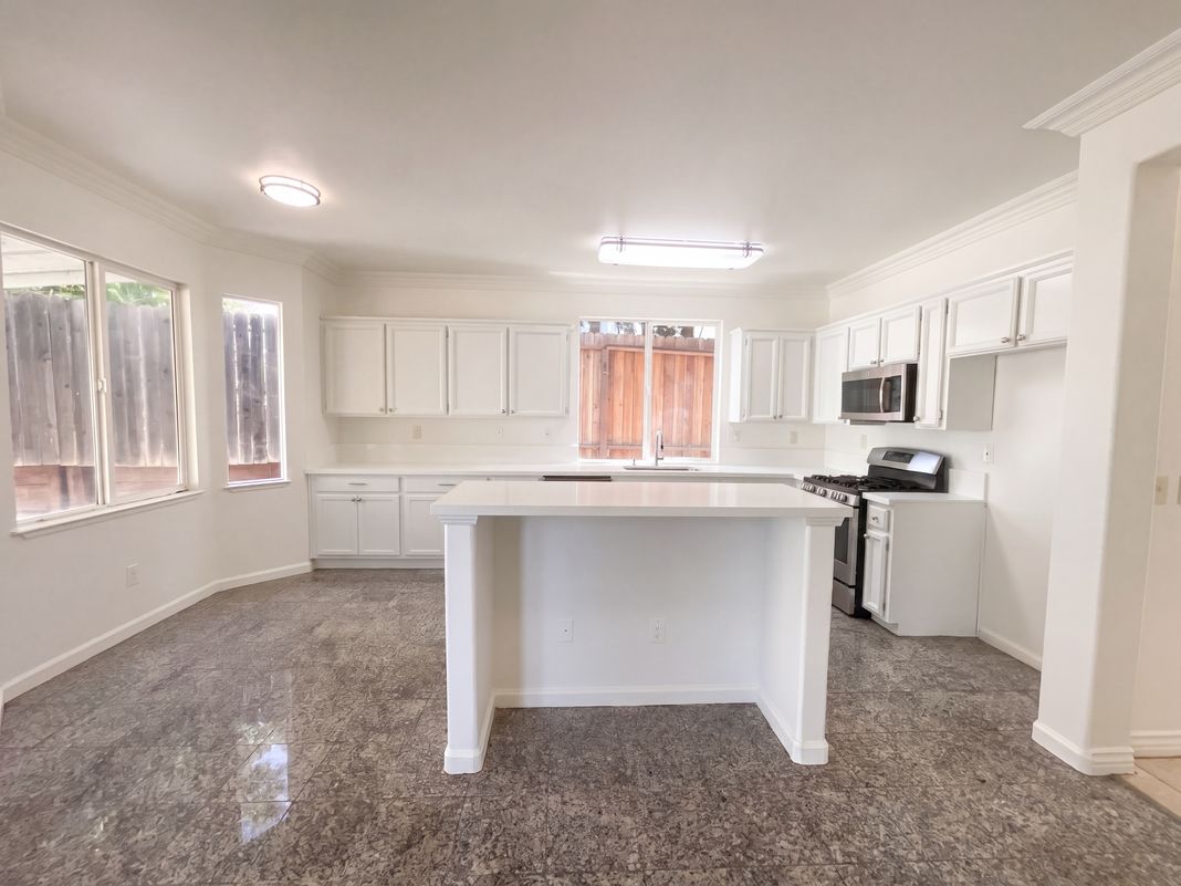 Property photo 2 of 3001 Tourmaline Way