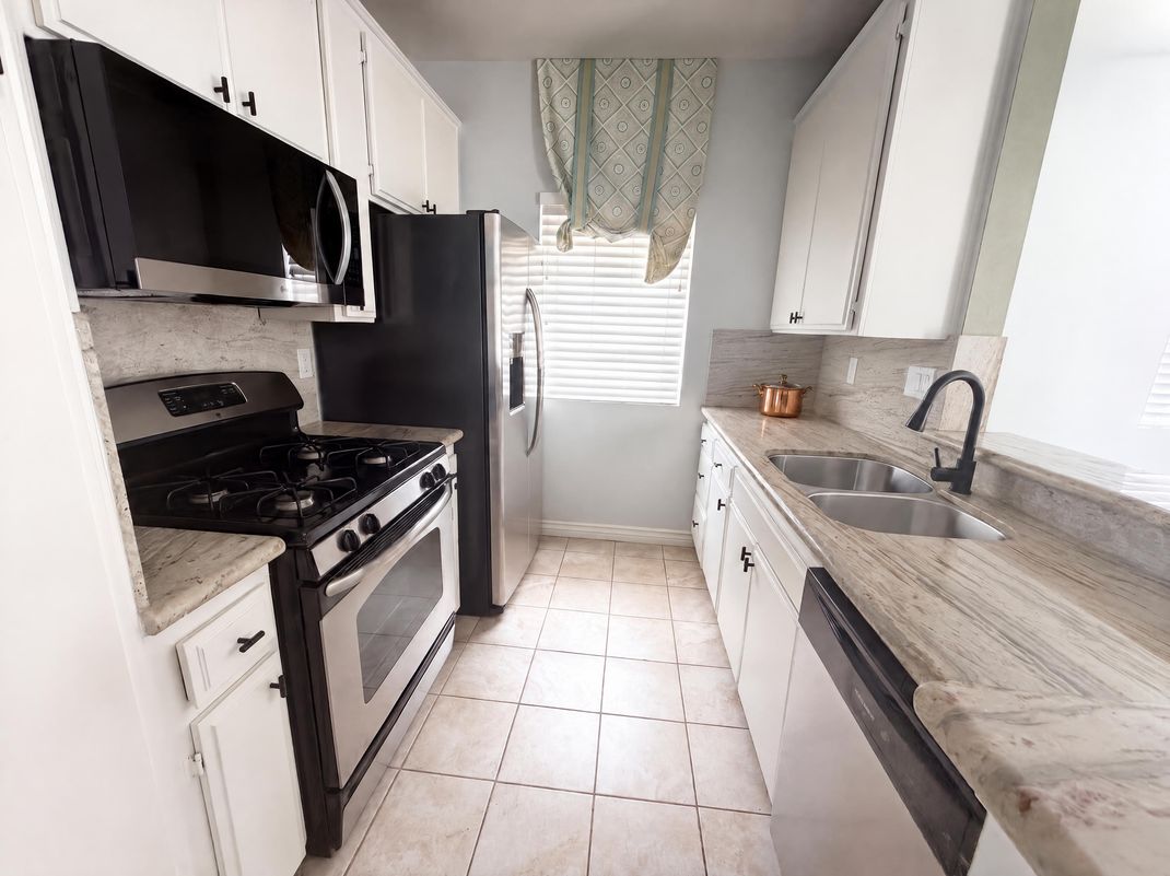 Property photo 2 of 68 Maegan Pl Apt 4