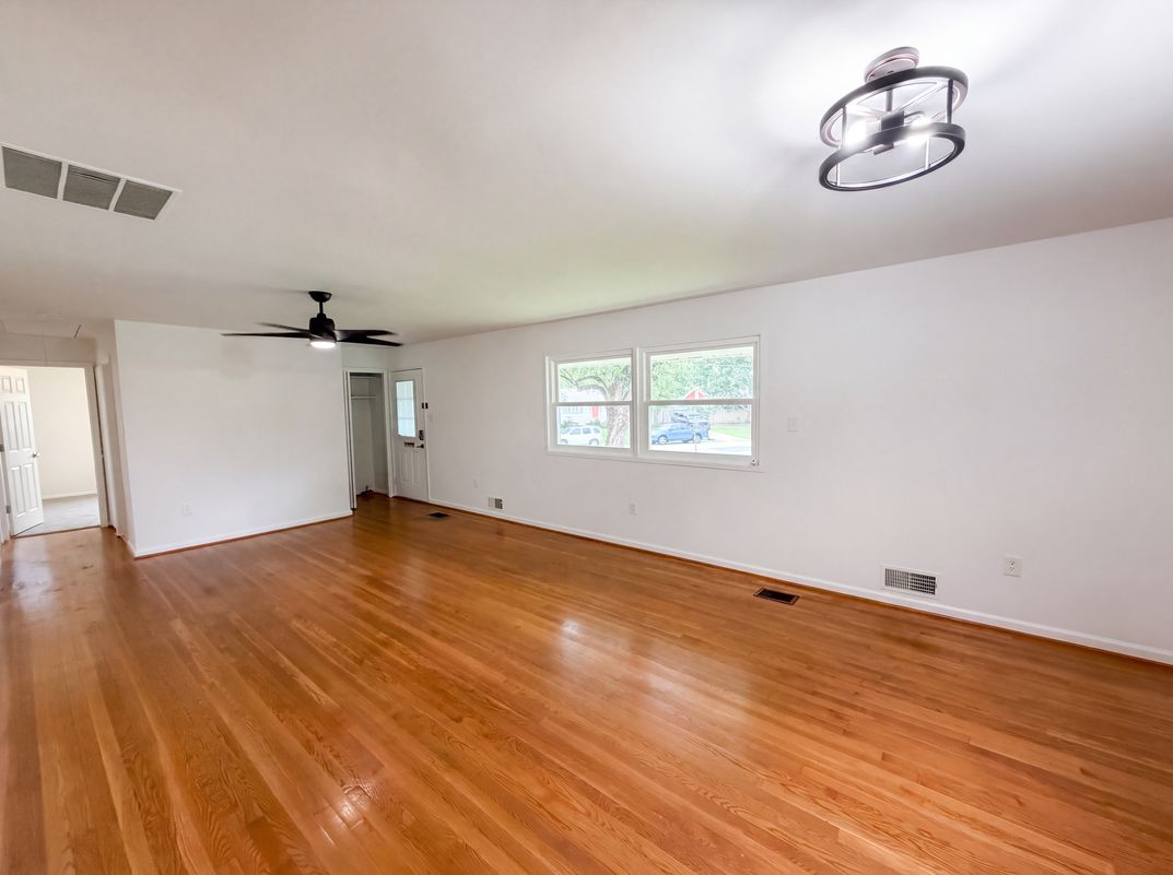 Property photo 3 of 13512 Fitzhugh Ln