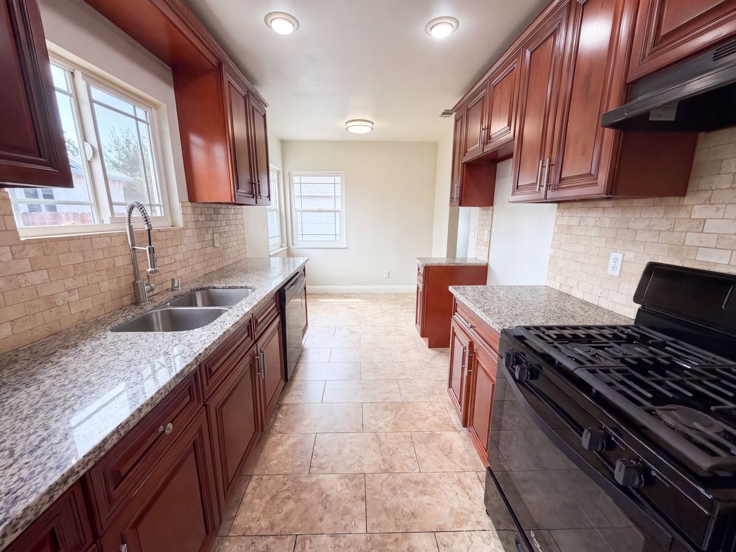 Property photo 2 of 16515 Rosemary Dr