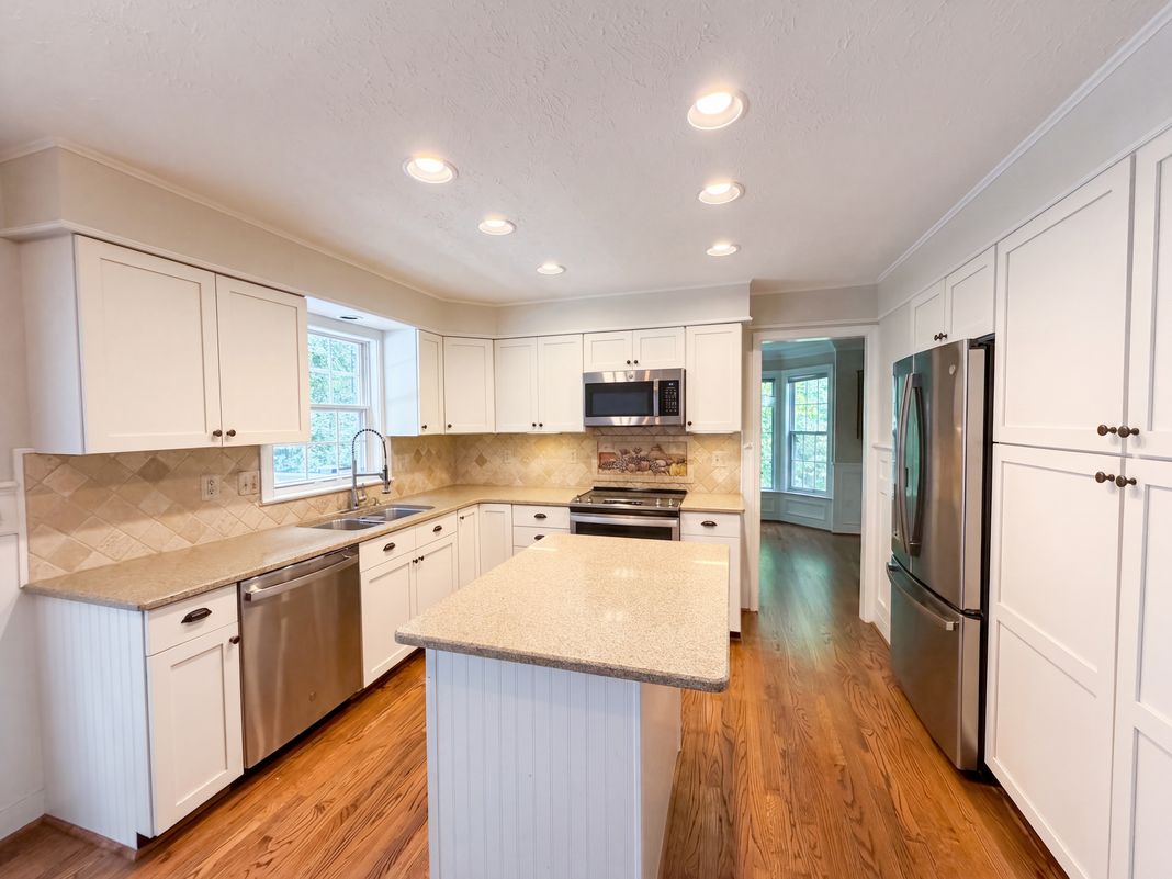 Property photo 2 of 11301 Willowdale Dr