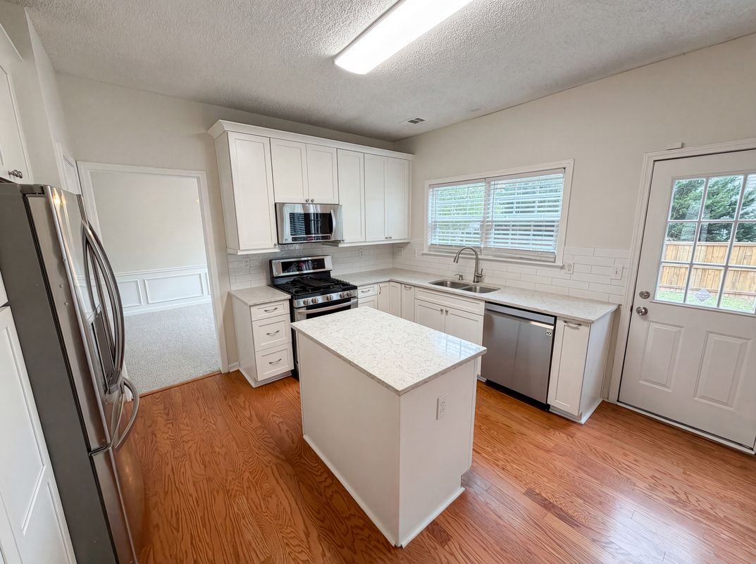 Property photo 2 of 3935 Lake Lanier Dr