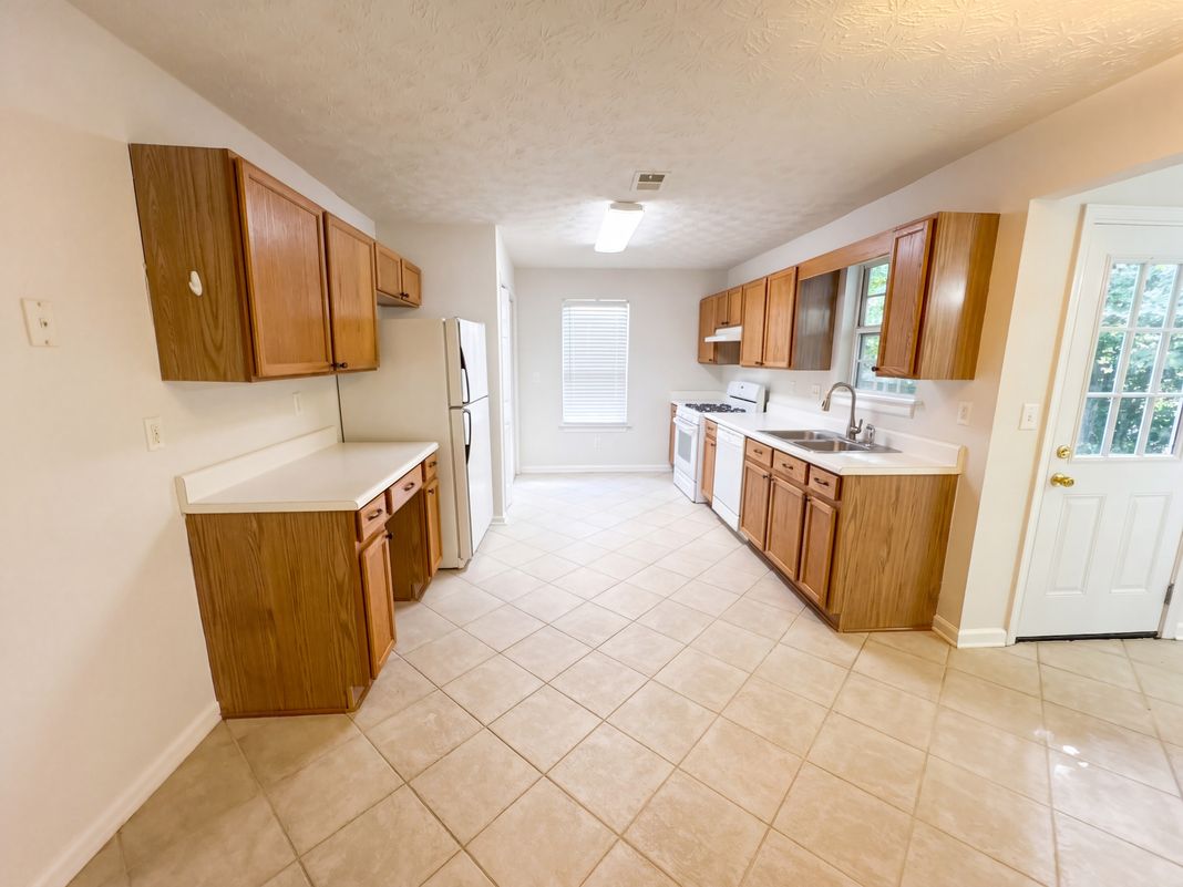 Property photo 2 of 2492 Halcyon Way