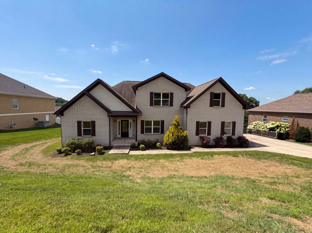 Property photo 1 of 1707 Aster Dr