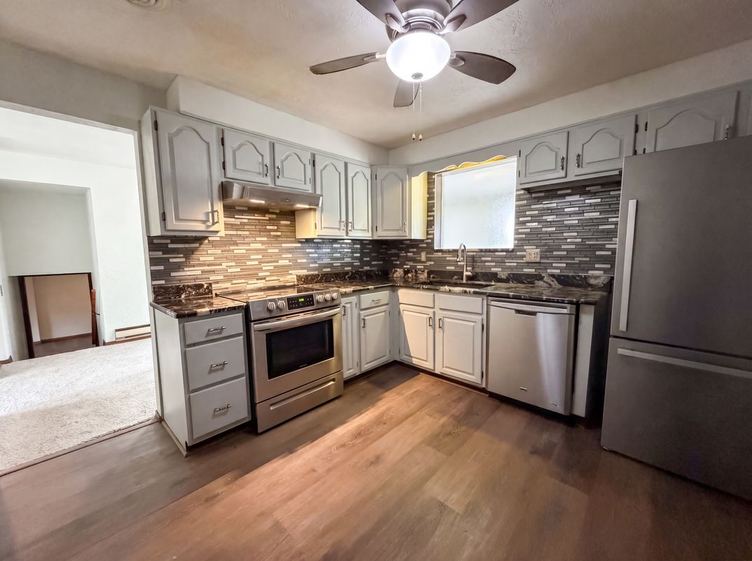 Property photo 2 of 1015 Kingsway Dr