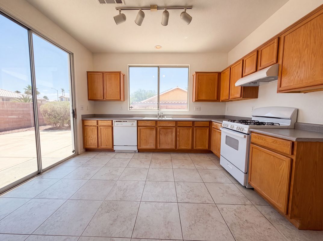 Property photo 2 of 521 Quail Bird Pl