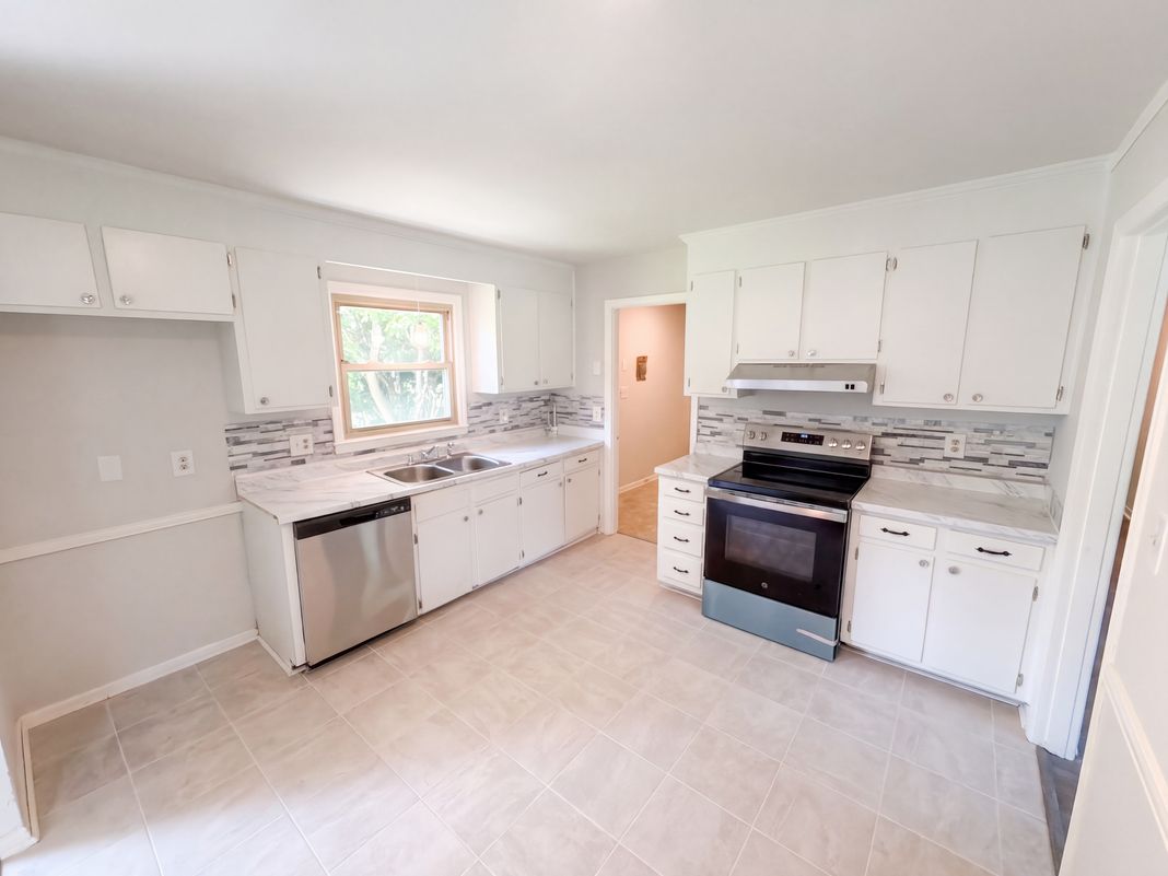 Property photo 2 of 6531 Rosecran Dr