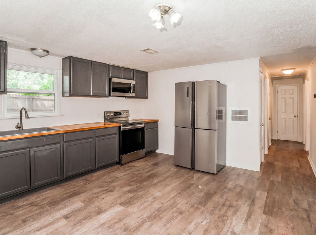 Property photo 2 of 733 Sutton St