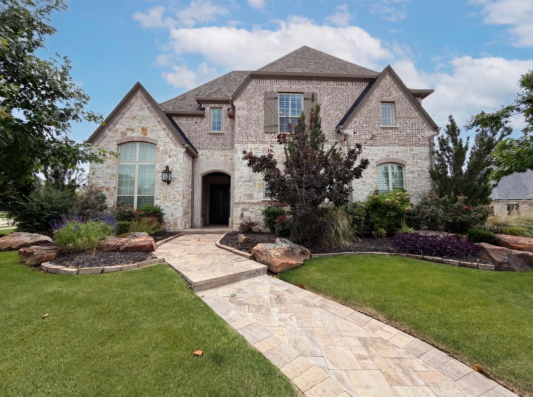 Property photo 1 of 820 Hawk Wood Ln