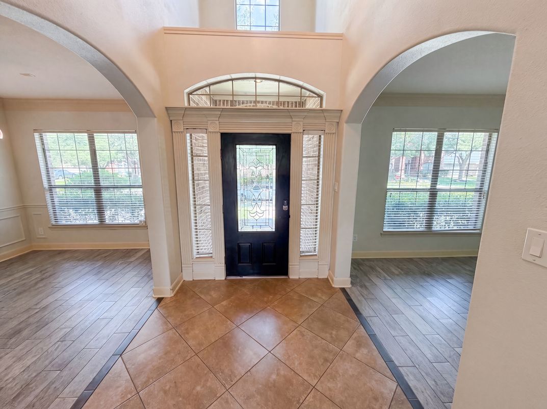 Property photo 3 of 15822 Maple Shores Dr