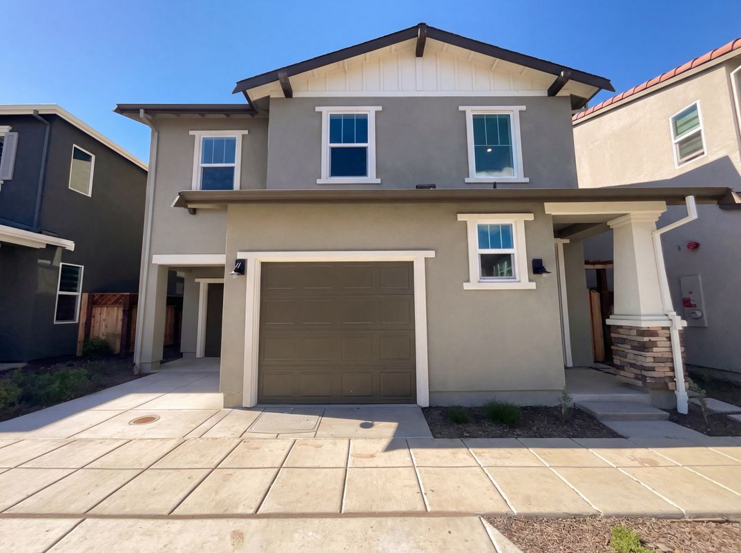 Property photo 1 of 441 N Paso Robles Dr