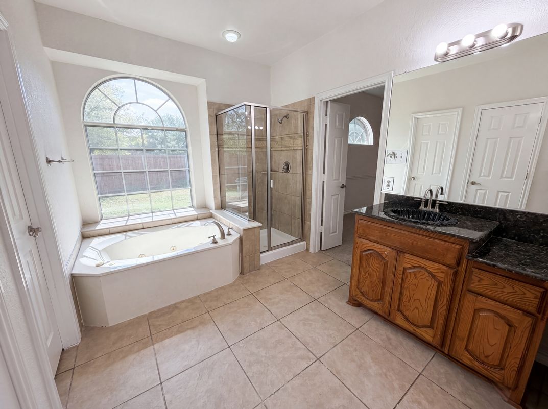 Photo 18 of 28 of 1126 Glencoe Dr, Glenn Heights, TX