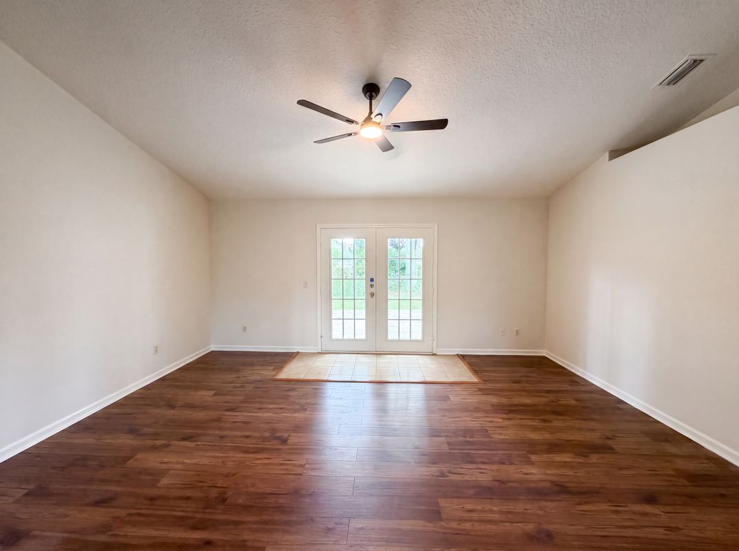 Property photo 3 of 4224 Harbor View Dr