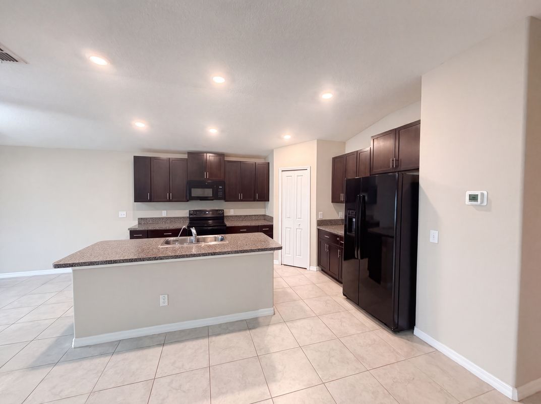Property photo 2 of 39693 Harvest Creek Ln