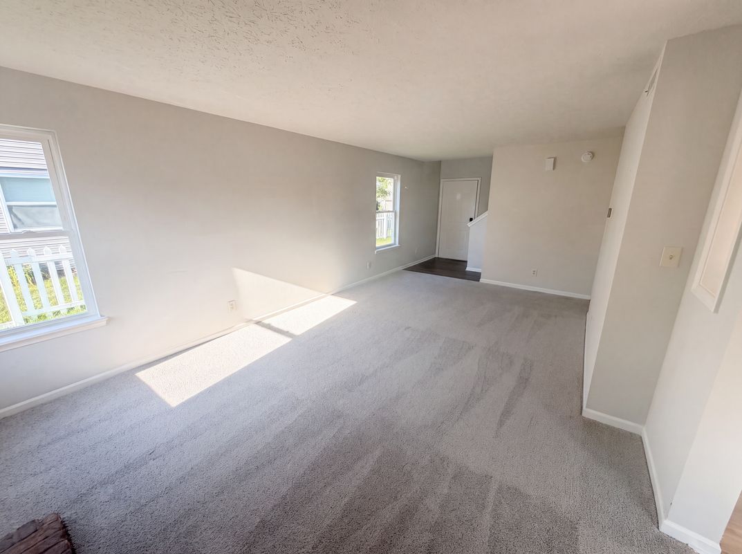 Photo 8 of 26 of 4801 Ossington Ct, Indianapolis, IN