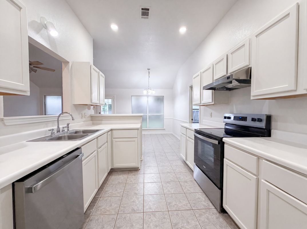 Property photo 2 of 129 Meadowbrook Dr
