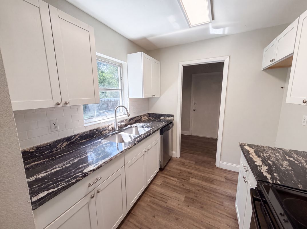 Property photo 2 of 5064 Bromley Ave
