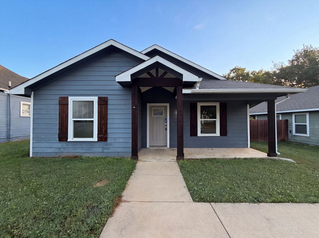 Property photo 1 of 709 W Hull St
