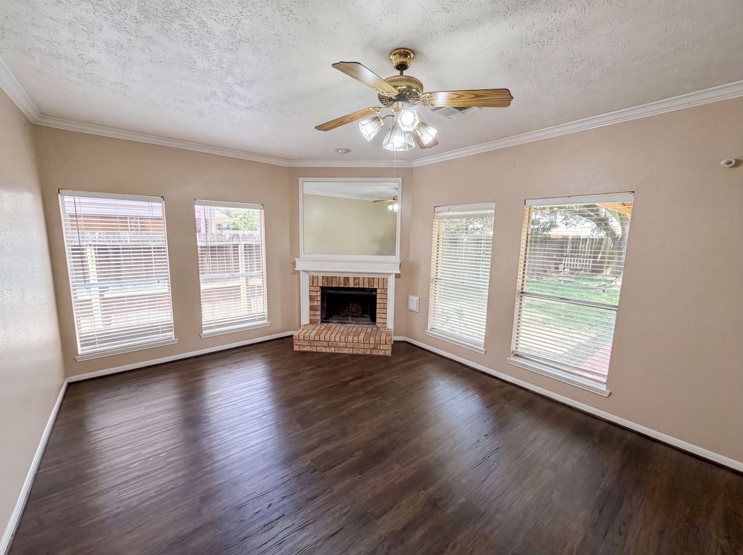 Photo 11 of 28 of 4215 River Ranch Dr, Pasadena, TX