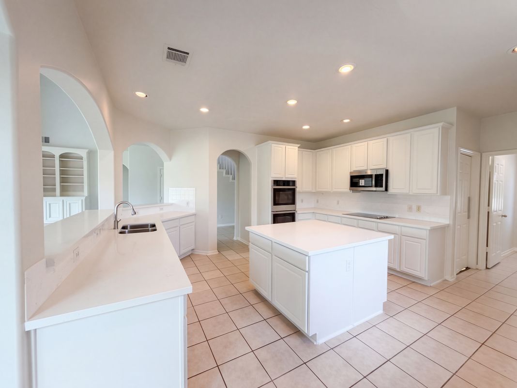 Property photo 2 of 1702 Corona Del Mar Dr