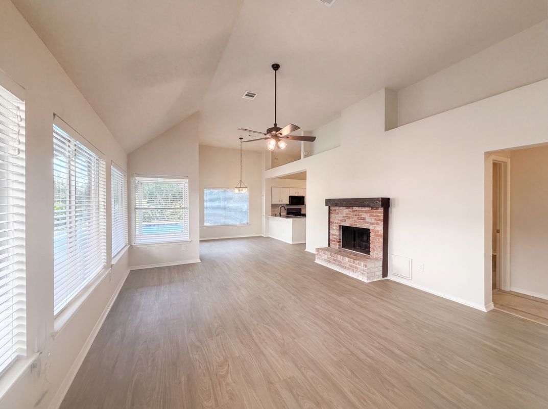 Property photo 3 of 11823 Meadowchase Dr