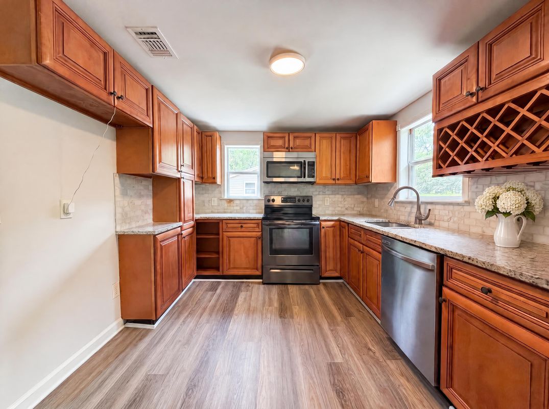 Property photo 2 of 7008 Thurston Rd